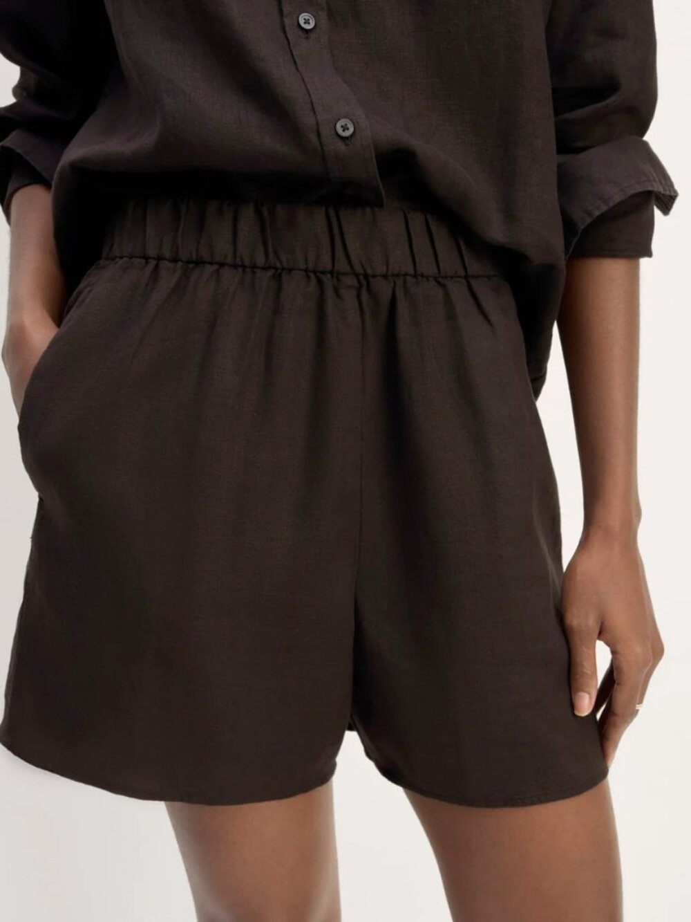 Everlane High-Waist Elastic-Waist Shorts in Black